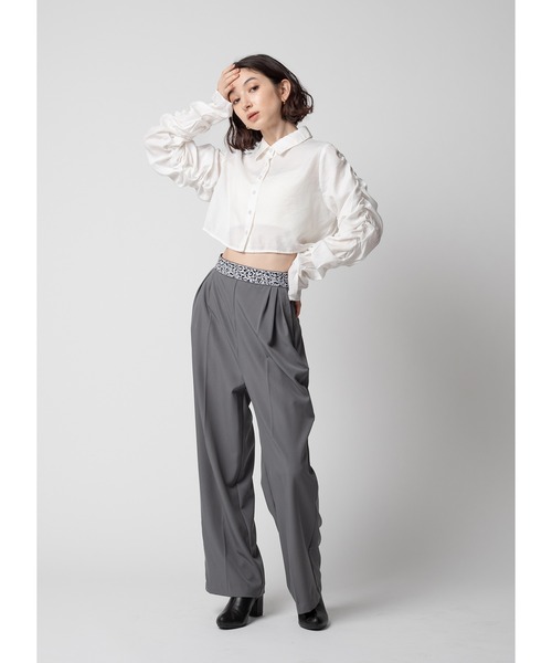 Adoon plain（アドーンプレーン）の「袖コンシャスブラウス（シャツ/ブラウス・レディース・オフホワイト/ライトブルー/ブラック・FREE）」の6枚目の写真