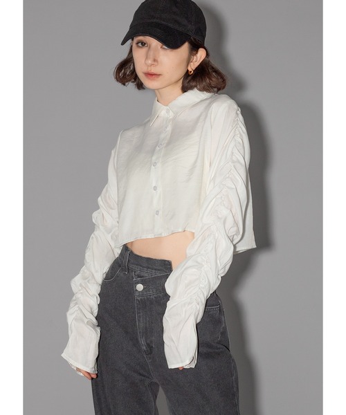 Adoon plain（アドーンプレーン）の「袖コンシャスブラウス（シャツ/ブラウス・レディース・オフホワイト/ライトブルー/ブラック・FREE）」の4枚目の写真