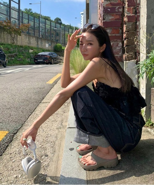 SHOERET(シューレット)の「SHOERET トングサンダル(サンダル・レディース・ブラック/ベージュ/ネイビー・XS/S/M/L/XL/2XL)」の2枚目の写真
