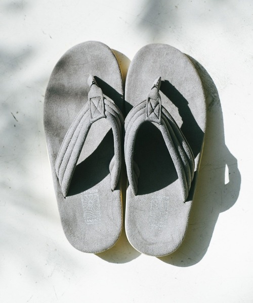 BAYFLOW（ベイフロー）の「スエードトングサンダル（サンダル・メンズ・ベージュ/グリーン/ブラック/グレー・SMALL/MEDIUM）」の3枚目の写真