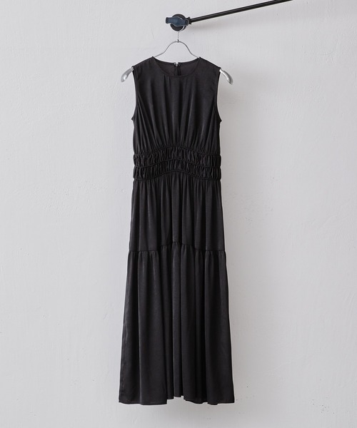 Lui's(ルイス)の「シャーリングノースリーブロングワンピース(ワンピース・レディース・グリーン/ブラック・FREE)」の2枚目の写真