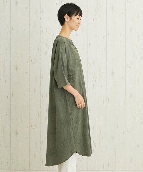 チチカカ(チチカカ)の「PORINA ドット刺繍プラムワンピース【WEB限定】(シャツワンピース・レディース・チャコールグレー/ナチュラル/ライトブルー/オリーブ・FREE)」の16枚目の写真