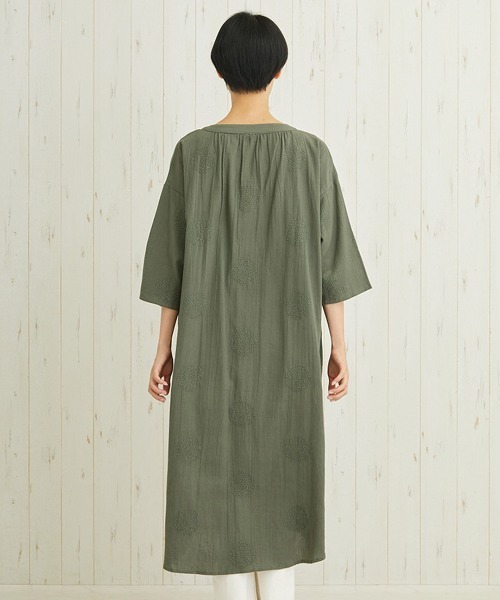 チチカカ(チチカカ)の「PORINA ドット刺繍プラムワンピース【WEB限定】(シャツワンピース・レディース・チャコールグレー/ナチュラル/ライトブルー/オリーブ・FREE)」の17枚目の写真