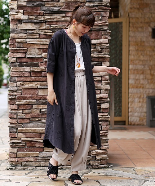 チチカカ(チチカカ)の「PORINA ドット刺繍プラムワンピース【WEB限定】(シャツワンピース・レディース・チャコールグレー/ナチュラル/ライトブルー/オリーブ・FREE)」の11枚目の写真