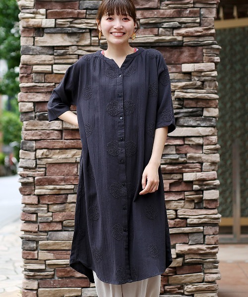 チチカカ(チチカカ)の「PORINA ドット刺繍プラムワンピース【WEB限定】(シャツワンピース・レディース・チャコールグレー/ナチュラル/ライトブルー/オリーブ・FREE)」の12枚目の写真