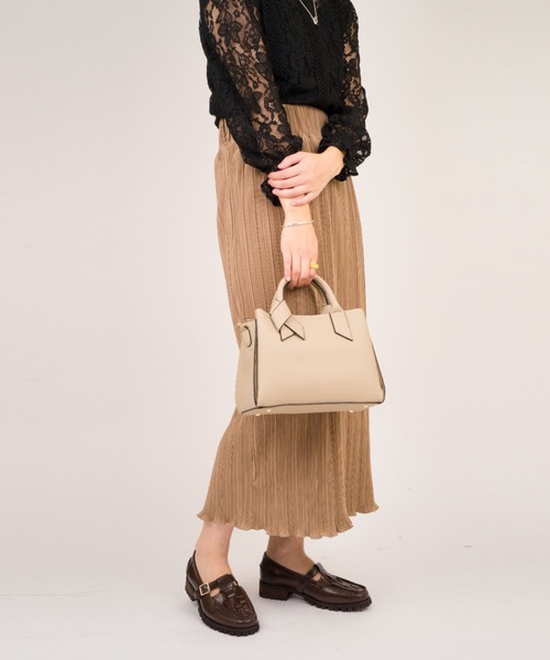 maison vert（メゾンヴェール）の「【maison vert/メゾンヴェール】フェイクレザー 結びハンドバッグ　2WAY（ハンドバッグ・レディース・ベージュ/ブラック・FREE）」の2枚目の写真