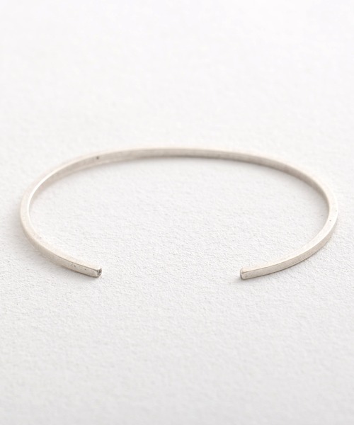 Revo.（レボ）の「Revo. ブラス 真鍮 バングル アソートデザイン 刻印/叩き/ねじれ/プレーン［巾着袋付き］（バングル/リストバンド・メンズ・シルバー系その他/ゴールド系1/ゴールド系その他3/ゴールド系その他2/シルバー系その他2/シルバー系その他3/シルバー/ゴールド系/ゴールド系その他/ゴールド・FREE）」の11枚目の写真