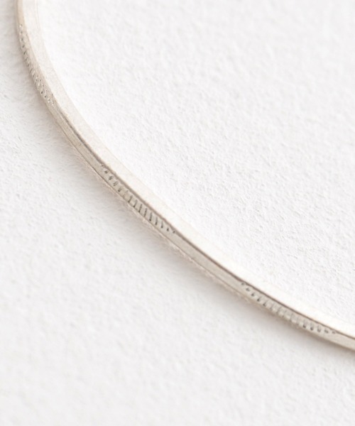 Revo.（レボ）の「Revo. ブラス 真鍮 バングル アソートデザイン 刻印/叩き/ねじれ/プレーン［巾着袋付き］（バングル/リストバンド・メンズ・シルバー系その他/ゴールド系1/ゴールド系その他3/ゴールド系その他2/シルバー系その他2/シルバー系その他3/シルバー/ゴールド系/ゴールド系その他/ゴールド・FREE）」の22枚目の写真