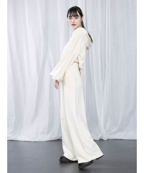 EATME（イートミー）の「タックフレアパンツ（セットアップ可能）（その他パンツ・レディース・ブラック/グリーン/アイボリー・FREE）」の4枚目の写真