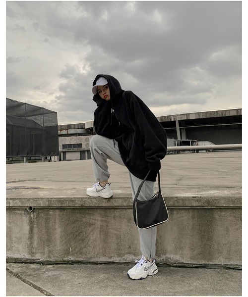 DEVICE(デバイス)の「ビッグシルエット シンプル 無地 スウェット トレーナー パーカー(パーカー・レディース・ブラック/グレー・FREE)」の19枚目の写真