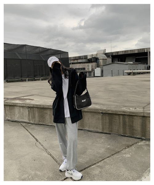 DEVICE(デバイス)の「ビッグシルエット シンプル 無地 スウェット トレーナー パーカー(パーカー・レディース・ブラック/グレー・FREE)」の12枚目の写真