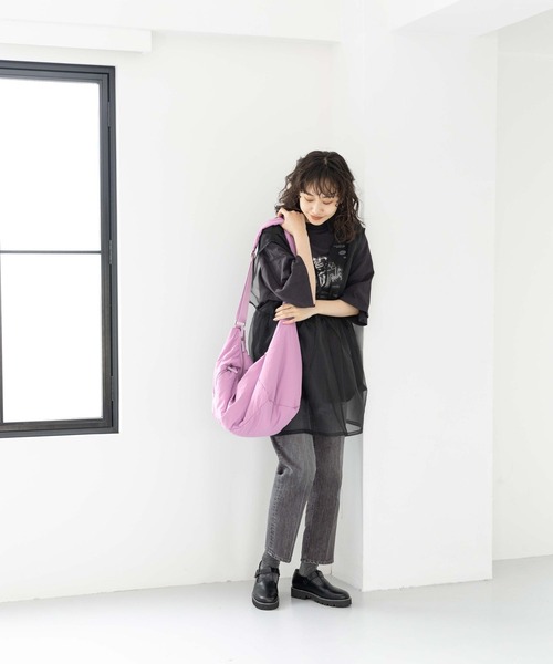 niko and...（ニコアンド）の「オリジナルBIGパフショルダーバッグ（ショルダーバッグ・レディース・ブラック/イエロー×ブラック/パープル・0）」の5枚目の写真