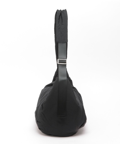 niko and...（ニコアンド）の「オリジナルBIGパフショルダーバッグ（ショルダーバッグ・レディース・ブラック/イエロー×ブラック/パープル・0）」の10枚目の写真