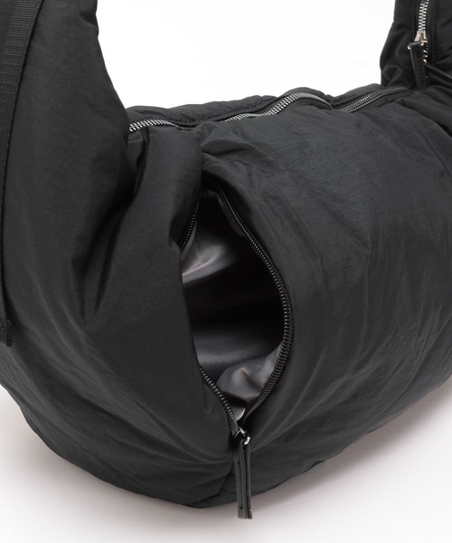 niko and...（ニコアンド）の「オリジナルBIGパフショルダーバッグ（ショルダーバッグ・レディース・ブラック/イエロー×ブラック/パープル・0）」の14枚目の写真