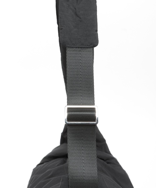 niko and...（ニコアンド）の「オリジナルBIGパフショルダーバッグ（ショルダーバッグ・レディース・ブラック/イエロー×ブラック/パープル・0）」の15枚目の写真