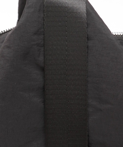 niko and...（ニコアンド）の「オリジナルBIGパフショルダーバッグ（ショルダーバッグ・レディース・ブラック/イエロー×ブラック/パープル・0）」の19枚目の写真