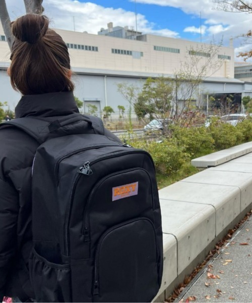 ROXY(ロキシー)の「GO OUT PLUS/ロキシーワンポイントブランドロゴスタンダードバックパック(バックパック/リュック・レディース・パープル/ブラック・FREE)」の2枚目の写真