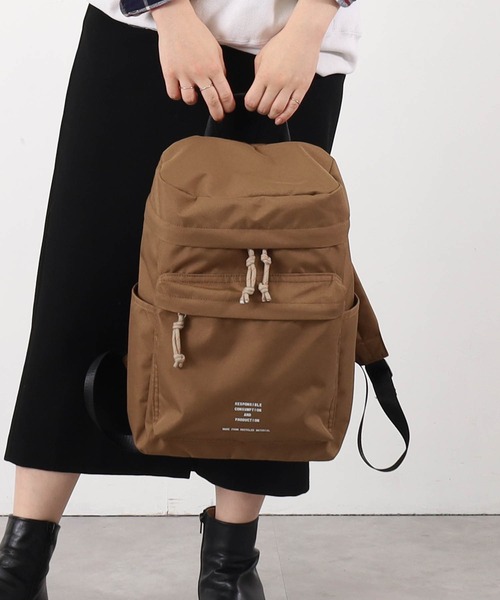 COOCO(クーコ)の「リサイクルPETボックスリュック/A4対応(バックパック/リュック・レディース・カーキ/キャメル/ブラック・9)」の3枚目の写真