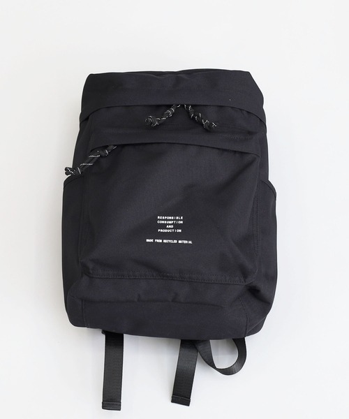 COOCO(クーコ)の「リサイクルPETボックスリュック/A4対応(バックパック/リュック・レディース・カーキ/キャメル/ブラック・9)」の4枚目の写真