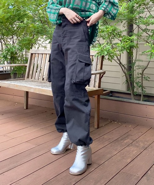 KBF（ケイビーエフ）の「ヴィンテージライクカーゴパンツ（カーゴパンツ・レディース・カーキ/チャコールグレー・36/38）」の3枚目の写真