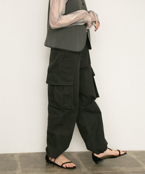 KBF（ケイビーエフ）の「ヴィンテージライクカーゴパンツ（カーゴパンツ・レディース・カーキ/チャコールグレー・36/38）」の7枚目の写真