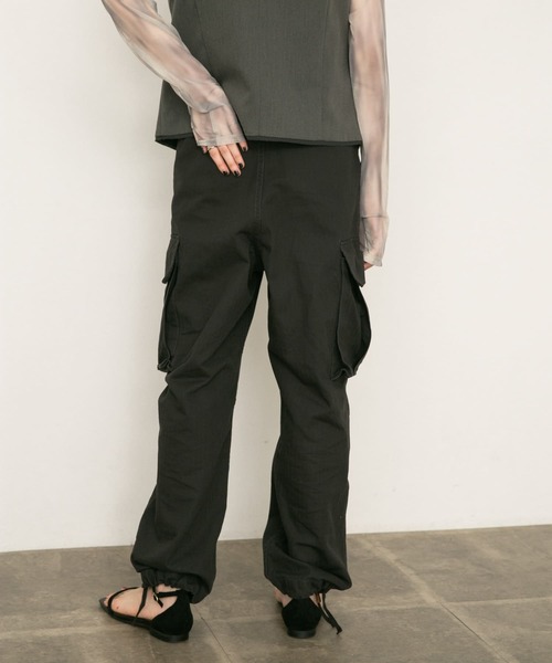 KBF（ケイビーエフ）の「ヴィンテージライクカーゴパンツ（カーゴパンツ・レディース・カーキ/チャコールグレー・36/38）」の8枚目の写真