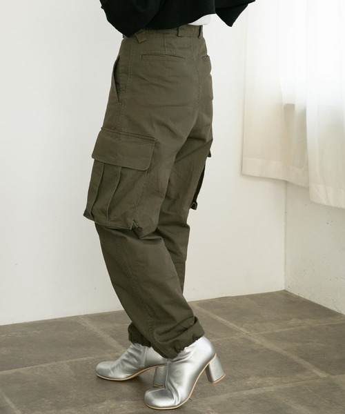 KBF（ケイビーエフ）の「ヴィンテージライクカーゴパンツ（カーゴパンツ・レディース・カーキ/チャコールグレー・36/38）」の21枚目の写真