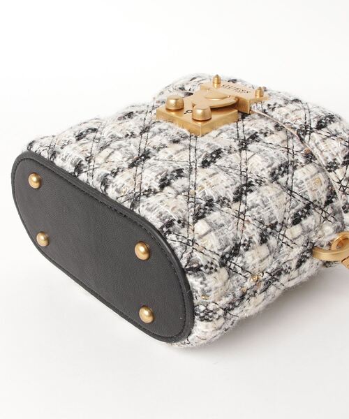 Guess（ゲス）の「GIULLY Cannister ハンドバッグ レディース（ハンドバッグ・レディース・グレー系その他・ONE SIZE）」の3枚目の写真