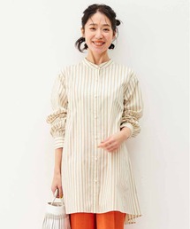 リブ イン コンフォート パール調ボタンで品よくかわいい 後ろギャザーのひらりフレアーシャツチュニック