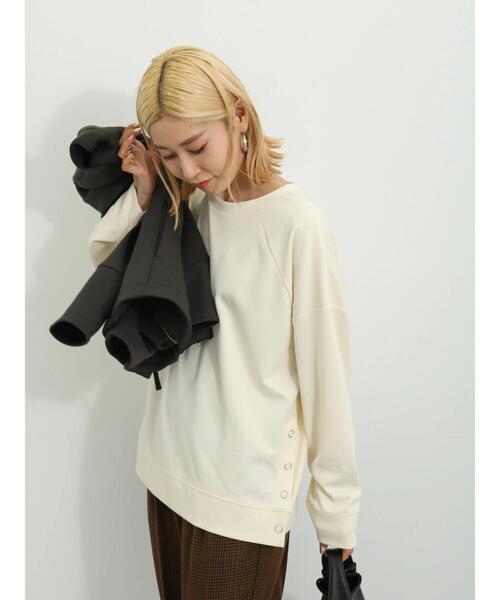 Samansa Mos2 blue(サマンサモスモスブルー)の「ダンボールニットプルオーバー(Tシャツ/カットソー・レディース・ベージュ/ブラック/キナリ・F)」の1枚目の写真