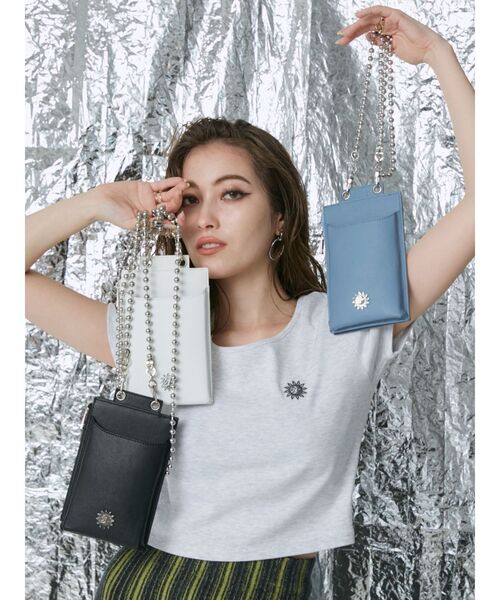 EVRIS（エヴリス）の「チェーンミニショルダーBAG（ショルダーバッグ・レディース・ブラック/ホワイト/ブルー・FREE）」の5枚目の写真