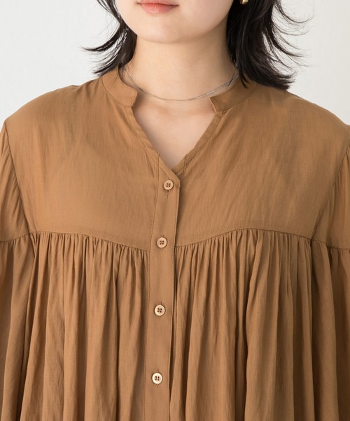 LAVEANGE（ラビアンジェ）の「ギャザーフレアブラウス（シャツ/ブラウス・レディース・アイボリー/ブラック/ブラウン・4L/3L/LL/M/5L）」の8枚目の写真