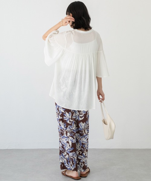 LAVEANGE（ラビアンジェ）の「ギャザーフレアブラウス（シャツ/ブラウス・レディース・アイボリー/ブラック/ブラウン・4L/3L/LL/M/5L）」の16枚目の写真