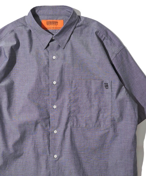 UNIVERSAL OVERALL（ユニバーサルオーバーオール）の「【UNIVERSAL OVERALL】別注 ワンポイント刺繍 半袖シャンブレーシャツ（シャツ/ブラウス・メンズ・インディゴブルー/サックスブルー/チャコールグレー・MEDIUM/LARGE/X-LARGE）」の2枚目の写真