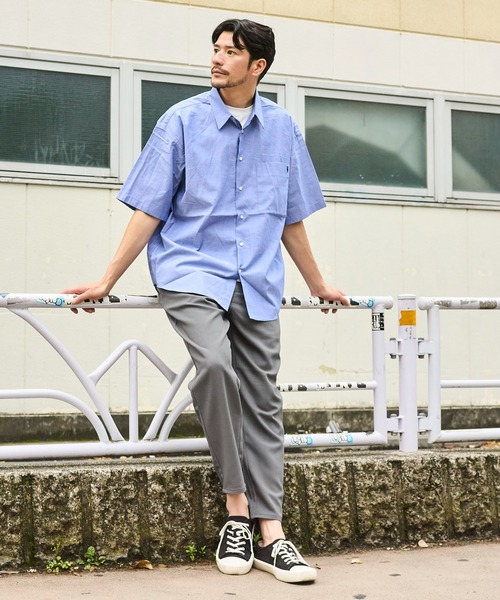 UNIVERSAL OVERALL（ユニバーサルオーバーオール）の「【UNIVERSAL OVERALL】別注 ワンポイント刺繍 半袖シャンブレーシャツ（シャツ/ブラウス・メンズ・インディゴブルー/サックスブルー/チャコールグレー・MEDIUM/LARGE/X-LARGE）」の10枚目の写真