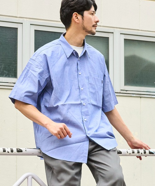 UNIVERSAL OVERALL（ユニバーサルオーバーオール）の「【UNIVERSAL OVERALL】別注 ワンポイント刺繍 半袖シャンブレーシャツ（シャツ/ブラウス・メンズ・インディゴブルー/サックスブルー/チャコールグレー・MEDIUM/LARGE/X-LARGE）」の20枚目の写真