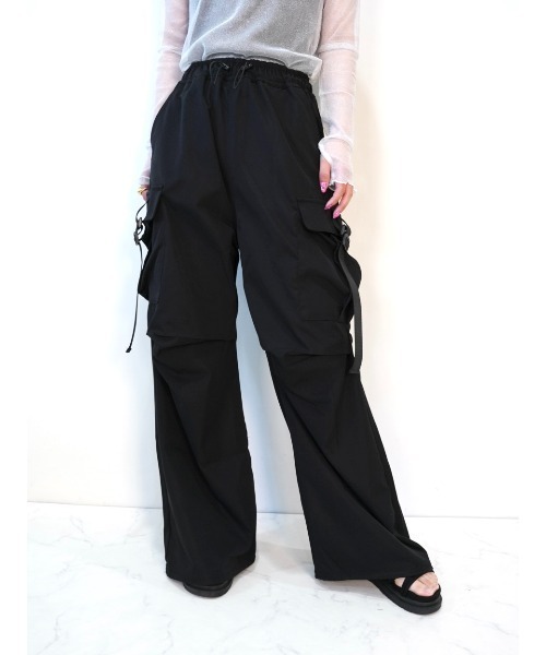 CECIL McBEE(セシルマクビー)の「サイドベルトナイロンカーゴパンツ(カーゴパンツ・レディース・ブラック・SMALL/MEDIUM)」の1枚目の写真