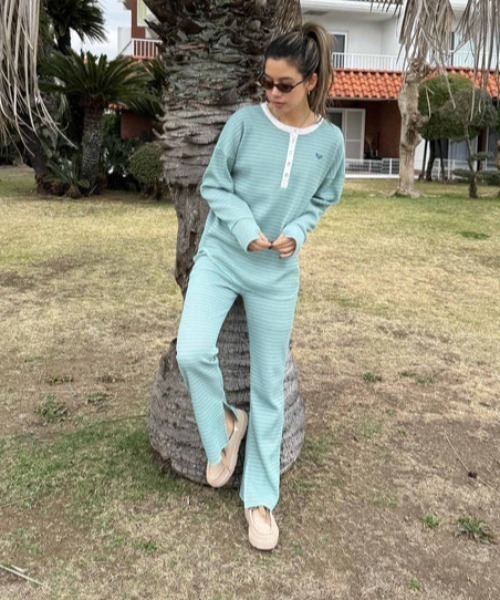 ROXY（ロキシー）の「WATERFALL/ロキシーウエストゴムワンポイントブランドロゴフレアパンツ（その他パンツ・レディース・ブラック/ホワイト/オフホワイト・LARGE/MEDIUM/SMALL）」の3枚目の写真