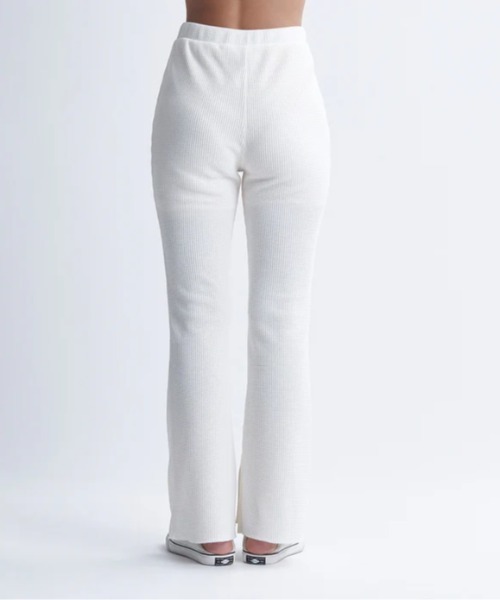 ROXY（ロキシー）の「WATERFALL/ロキシーウエストゴムワンポイントブランドロゴフレアパンツ（その他パンツ・レディース・ブラック/ホワイト/オフホワイト・LARGE/MEDIUM/SMALL）」の4枚目の写真