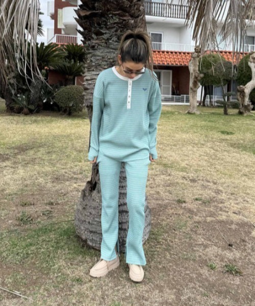 ROXY（ロキシー）の「WATERFALL/ロキシーウエストゴムワンポイントブランドロゴフレアパンツ（その他パンツ・レディース・ブラック/ホワイト/オフホワイト・LARGE/MEDIUM/SMALL）」の13枚目の写真