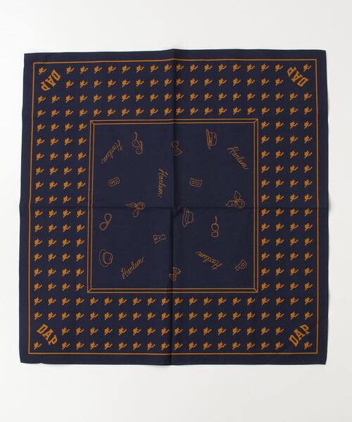 GAP（ギャップ）の「DAP GAPロゴ アスコットスカーフ(ユニセックス)（バンダナ/スカーフ・メンズ・ネイビー・ONE SIZE）」の2枚目の写真