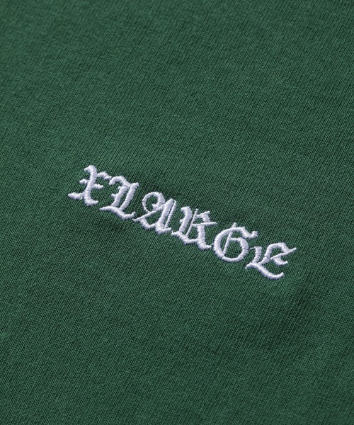 XLARGE(エクストララージ)の「【販売終了】EMBROIDERED OLD ENGLISH S/S TEE(Tシャツ/カットソー・メンズ・ブラック/グリーン/ホワイト・S/M/L/XL)」の5枚目の写真