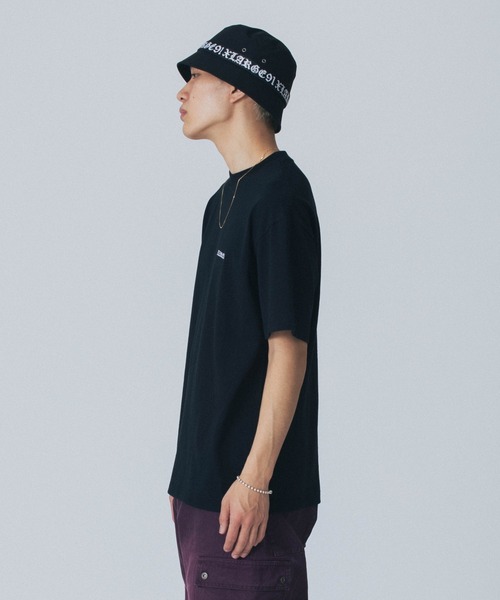 XLARGE(エクストララージ)の「【販売終了】EMBROIDERED OLD ENGLISH S/S TEE(Tシャツ/カットソー・メンズ・ブラック/グリーン/ホワイト・S/M/L/XL)」の9枚目の写真