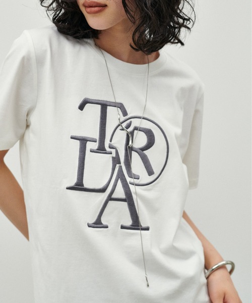 LARUTA（ラルータ）の「【LARUTA】厚盛ロゴ刺繍T（Tシャツ/カットソー・レディース・ベージュ/ピンク/チャコールグレー/オフホワイト/ホワイト系その他/ネイビー・FREE）」の3枚目の写真