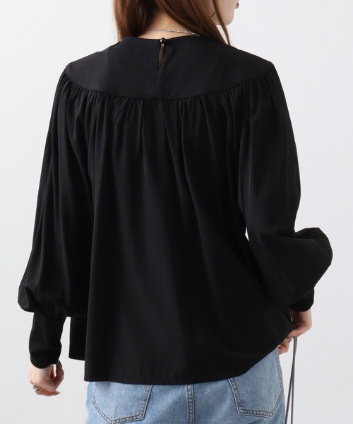 EGLANTINE(エグランティーヌ)の「Eglantine ギャザーブラウス(Tシャツ/カットソー・レディース・ブラック/ベージュ・40)」の4枚目の写真