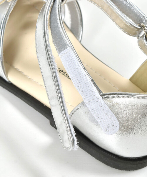BeBe(ベベ)の「フラワーモチーフメッシュストラップサンダル(15~21cm)(サンダル・キッズ・ピンク/グレー・16.0cm/17.0cm/18.0cm/19.0cm/20.0cm/21.0cm/15.0cm)」の15枚目の写真