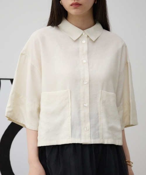 AZUL by moussy(アズールバイマウジー)の「ワイドスリーブ五分袖ツイルシャツ(シャツ/ブラウス・レディース・ブラック/アイボリー・FREE)」の1枚目の写真