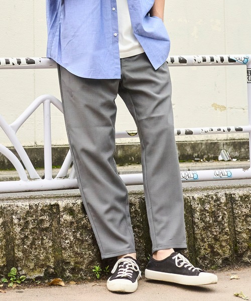 UNIVERSAL OVERALL（ユニバーサルオーバーオール）の「【UNIVERSAL OVERALL】別注 ドライストレッチ リラックスフィットテーパードパンツ（チノパンツ・メンズ・チャコールグレー/ブラック/クリーム・SMALL/MEDIUM/LARGE/X-LARGE）」の7枚目の写真