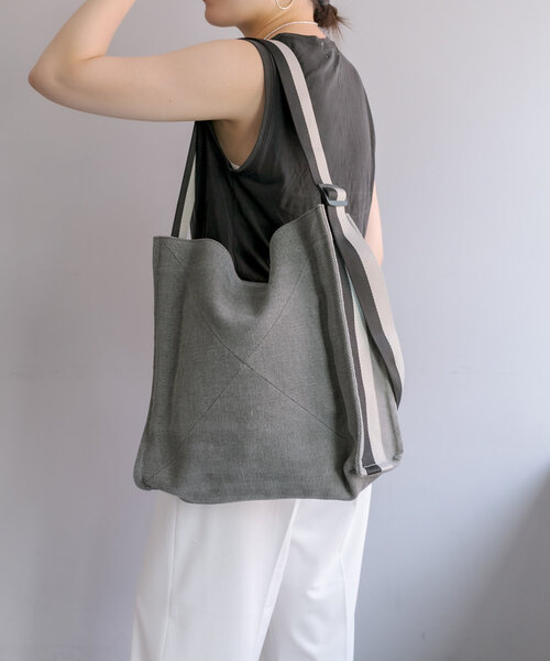 ear PAPILLONNER(イアパピヨネ)の「《A4サイズ対応/2way/リバイバル》シンプルワンハンドルバッグ(ショルダーバッグ・レディース・グレー系その他/ベージュ系その他・FREE)」の2枚目の写真