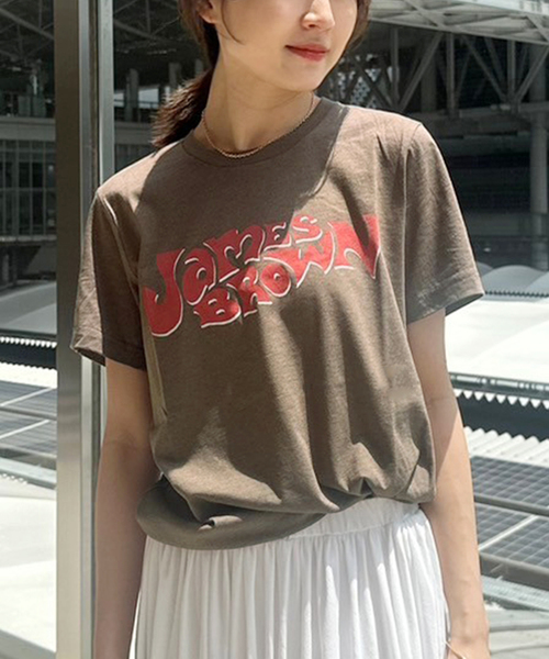 plage(プラージュ)の「BLUESCENTRIC/ブルースセントリック 別注 JAMES BROWN LOGO Tシャツ(Tシャツ/カットソー・レディース・ブラウン・FREE)」の1枚目の写真